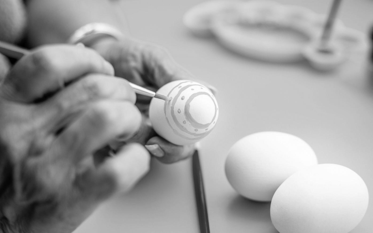 Ambiente di lavoro creativo e materiali artistici